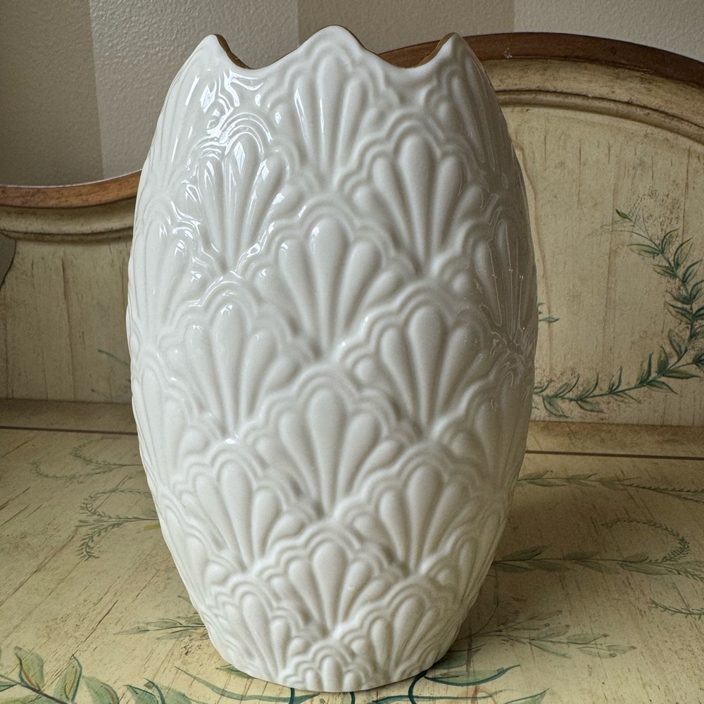 Lenox ivory jacquard vase